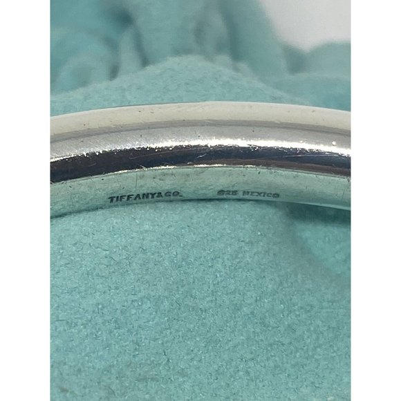 SOLD!!!! Tiffany & Co. Round Tube Oval Classic Bangle Brace 7 1/4” Pouch - Picture 6 of 8